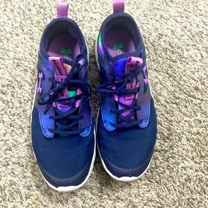 Girls Size 7 Under Armour Sneakers